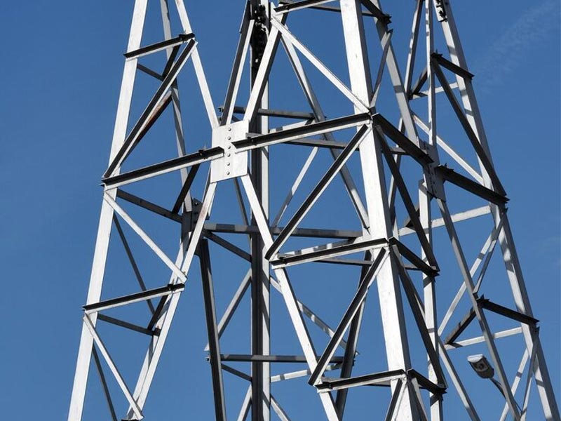 Material kotnega jekla za električni stolp