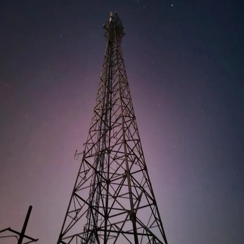 Telekomunikacijski stolp iz pocinkanega kotnega jekla